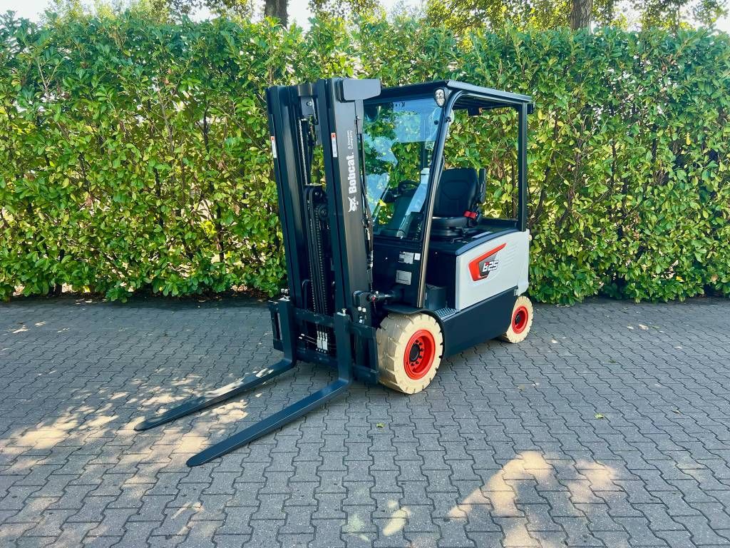 Bobcat B 25 X-7 Plus