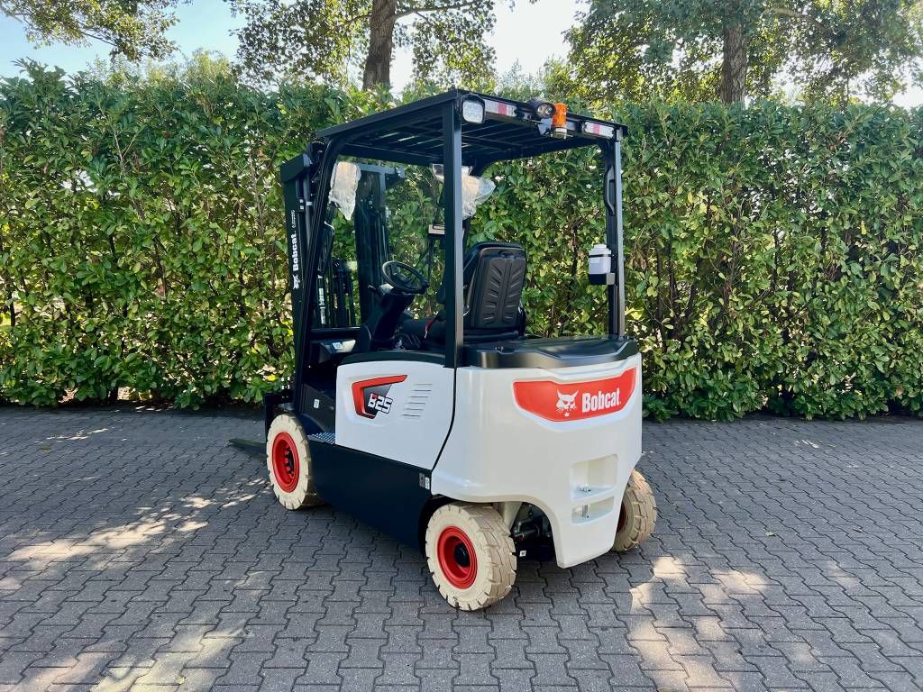 Bobcat B 25 X-7 Plus