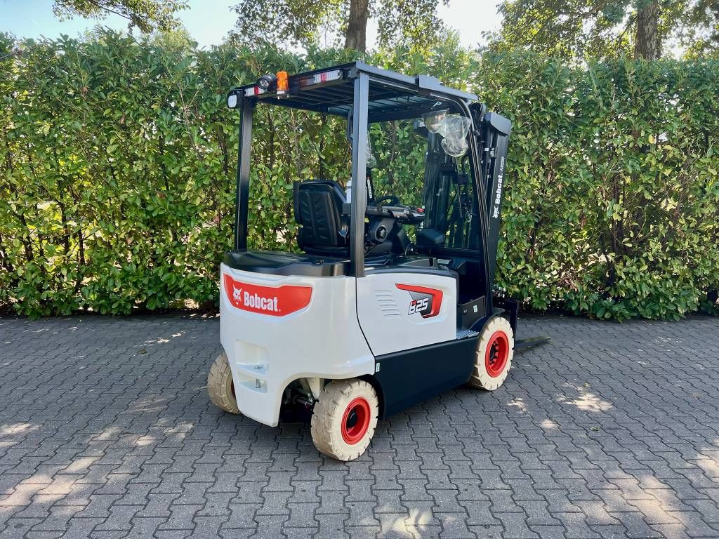 Bobcat B 25 X-7 Plus