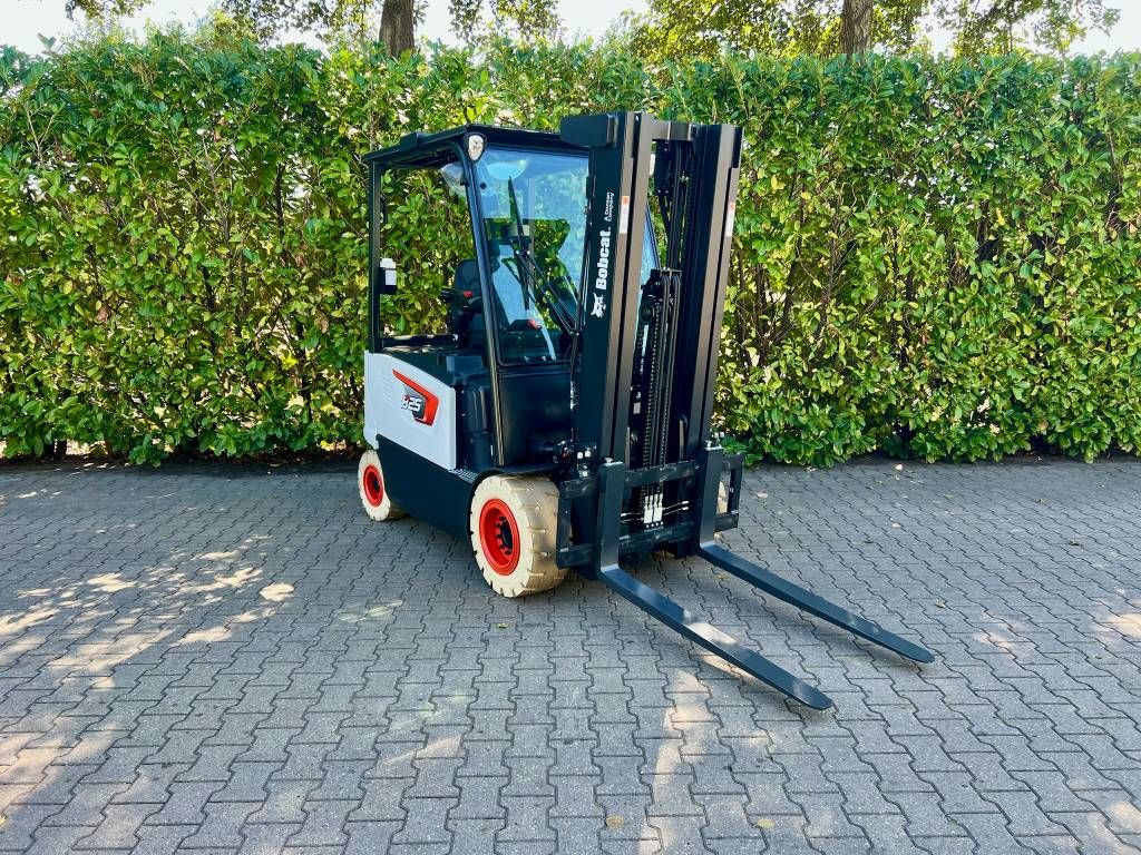 Bobcat B 25 X-7 Plus