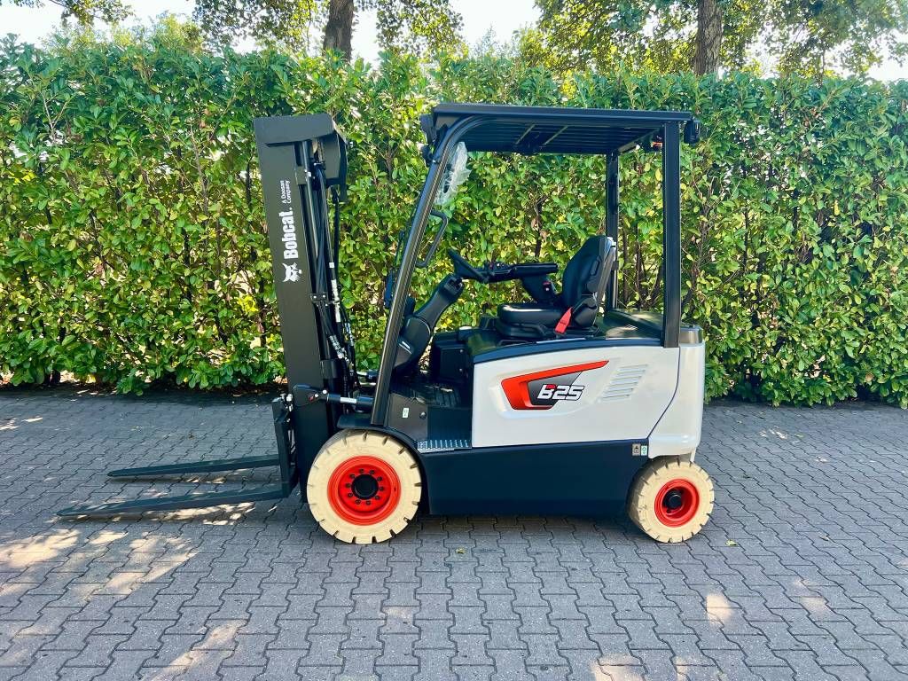 Bobcat B 25 X-7 Plus