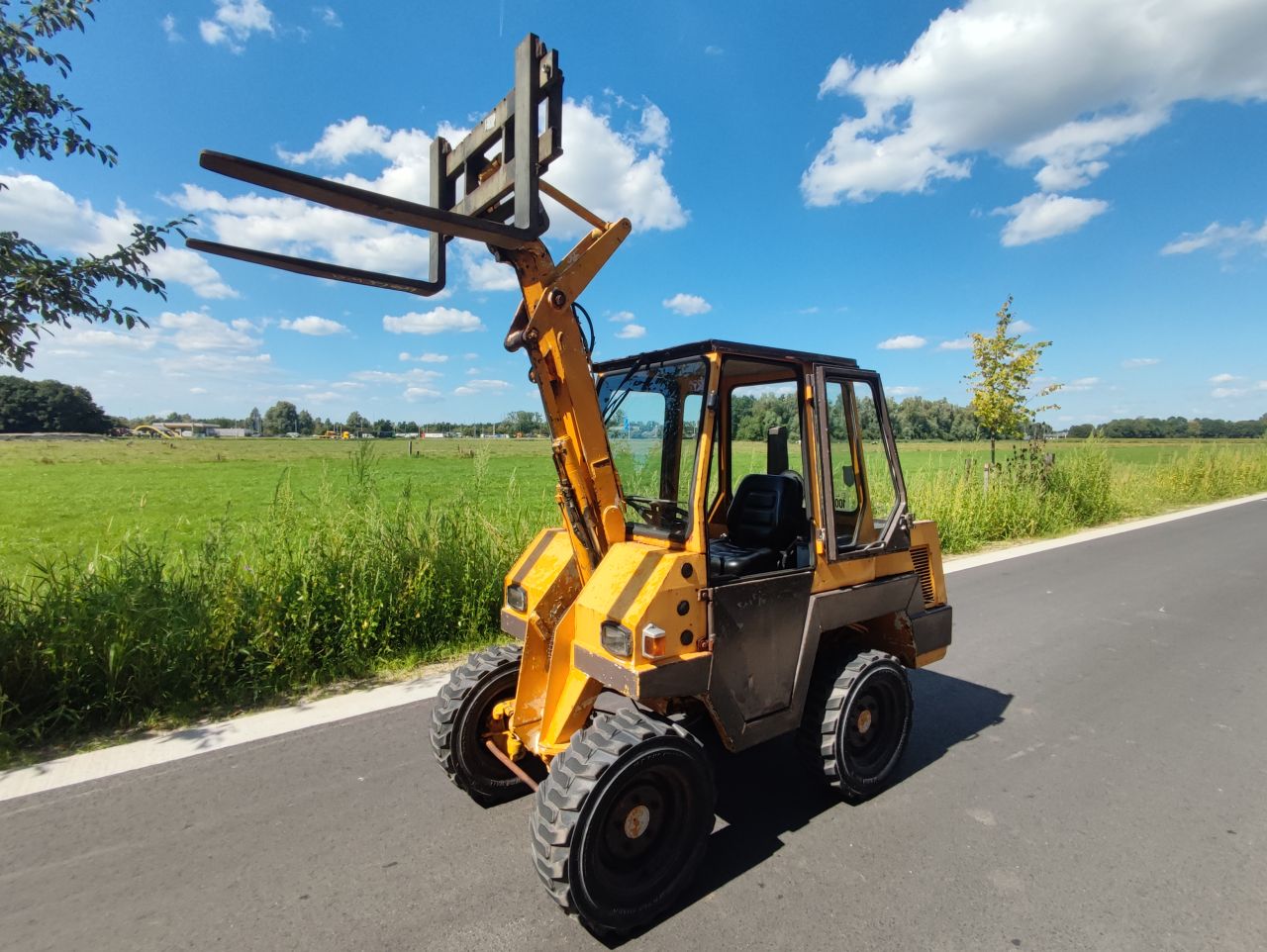 KRAMER shovel (type 112 SL, Yanmar motor, cabine, etc.)