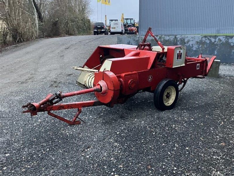 Case IH B47 småballe presser