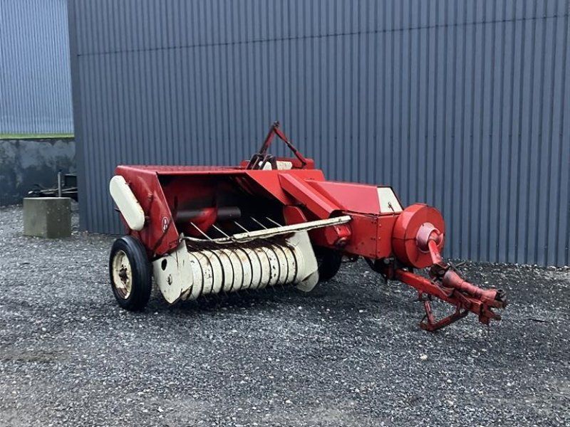Case IH B47 småballe presser