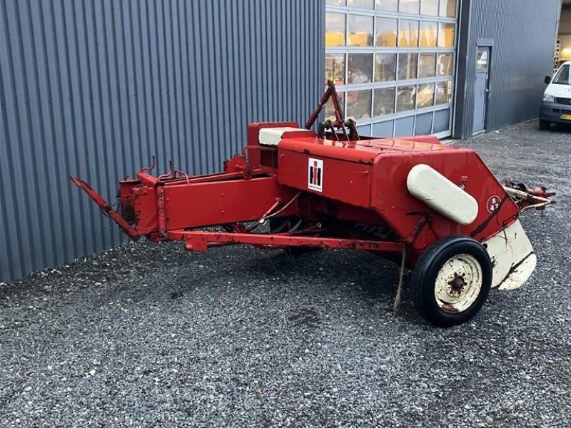 Case IH B47 småballe presser