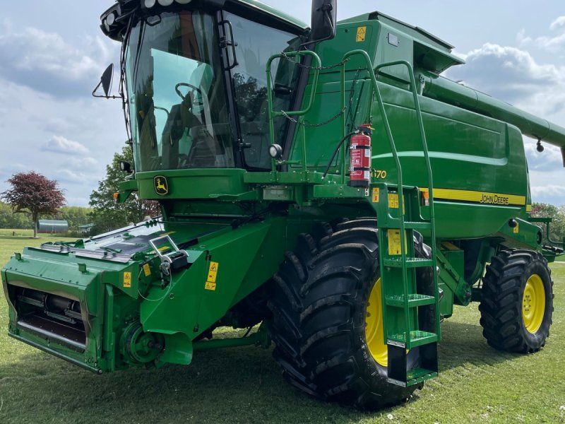 John Deere T670I