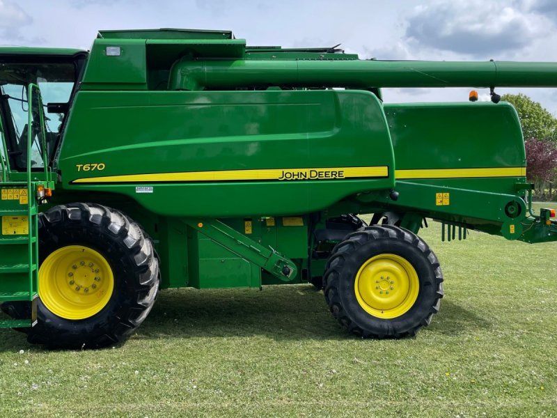 John Deere T670I