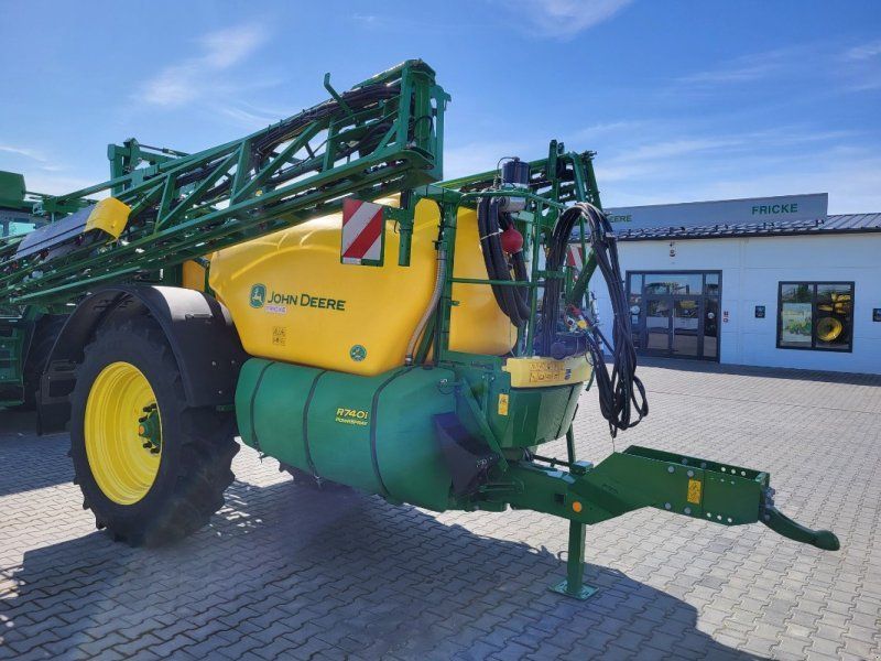John Deere R740i