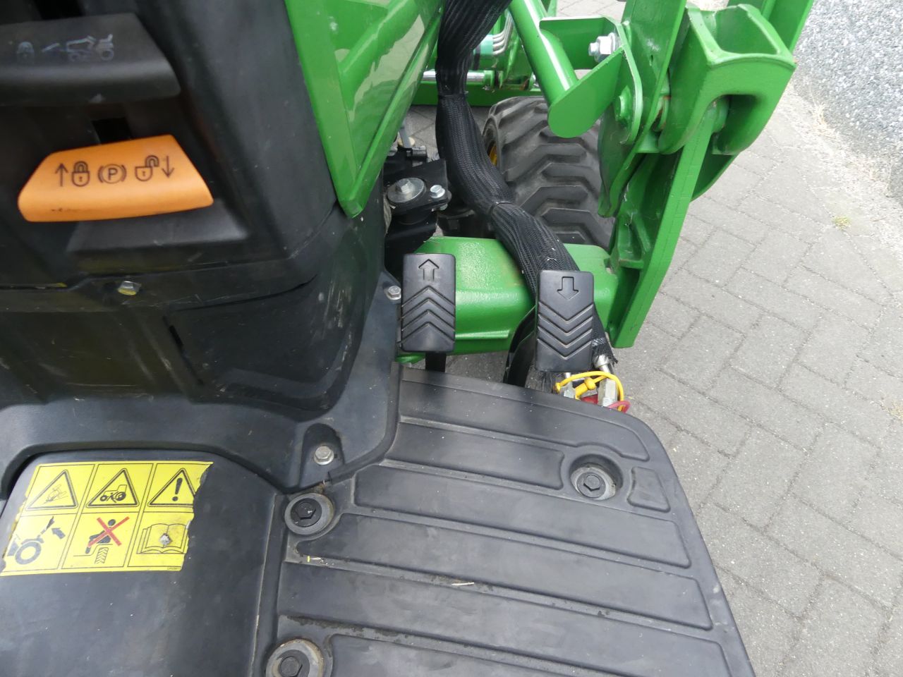 2018 John Deere 1025R