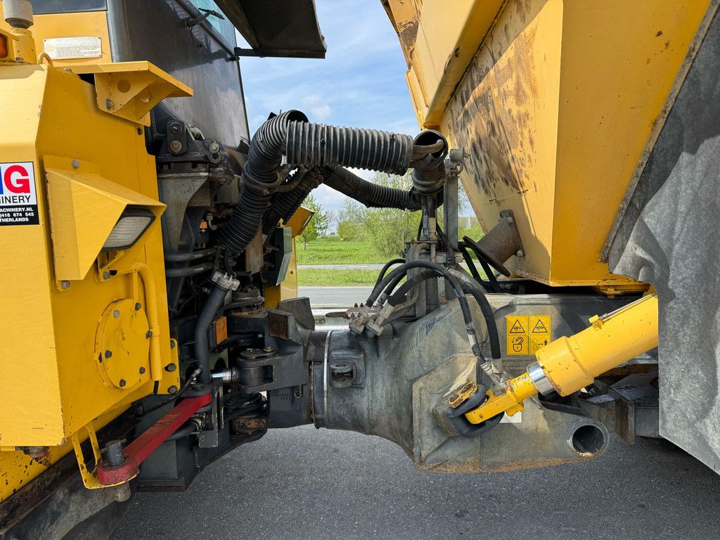 Komatsu HM300-2