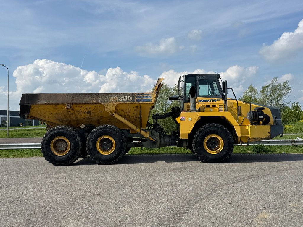 Komatsu HM300-2