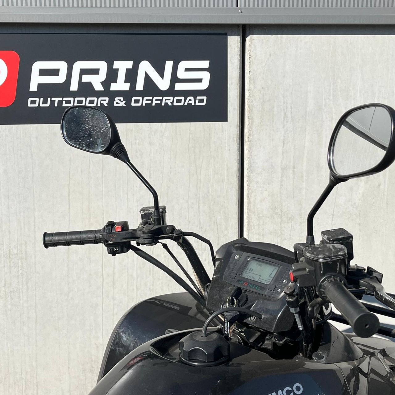 Kymco MXU500 quad met autokenteken