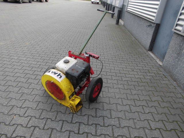 KWH 760 bladblazer op wielen met Honda motor