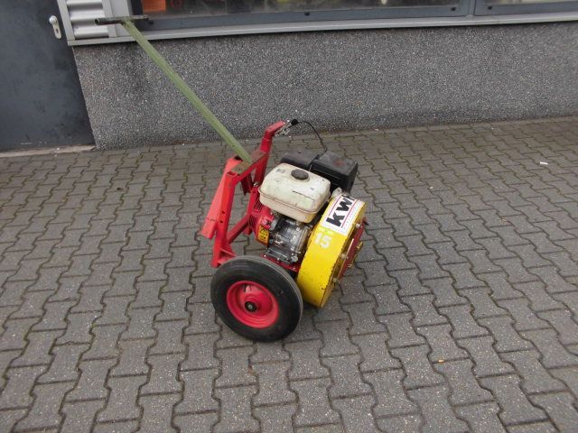 KWH 760 bladblazer op wielen met Honda motor