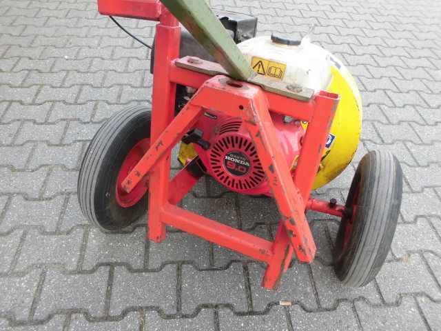 KWH 760 bladblazer op wielen met Honda motor