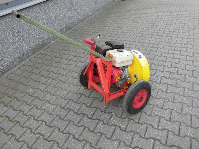 KWH 760 bladblazer op wielen met Honda motor