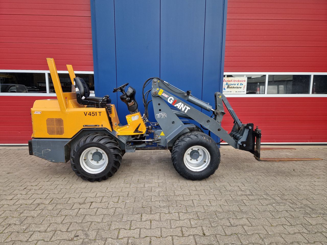 GIANT V451T SHOVEL 45PK BOUWJAAR 2009 MET KENTEKEN