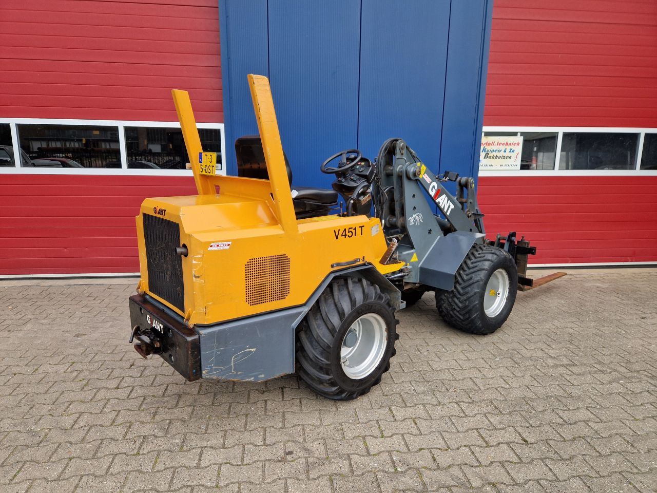 GIANT V451T SHOVEL 45PK BOUWJAAR 2009 MET KENTEKEN