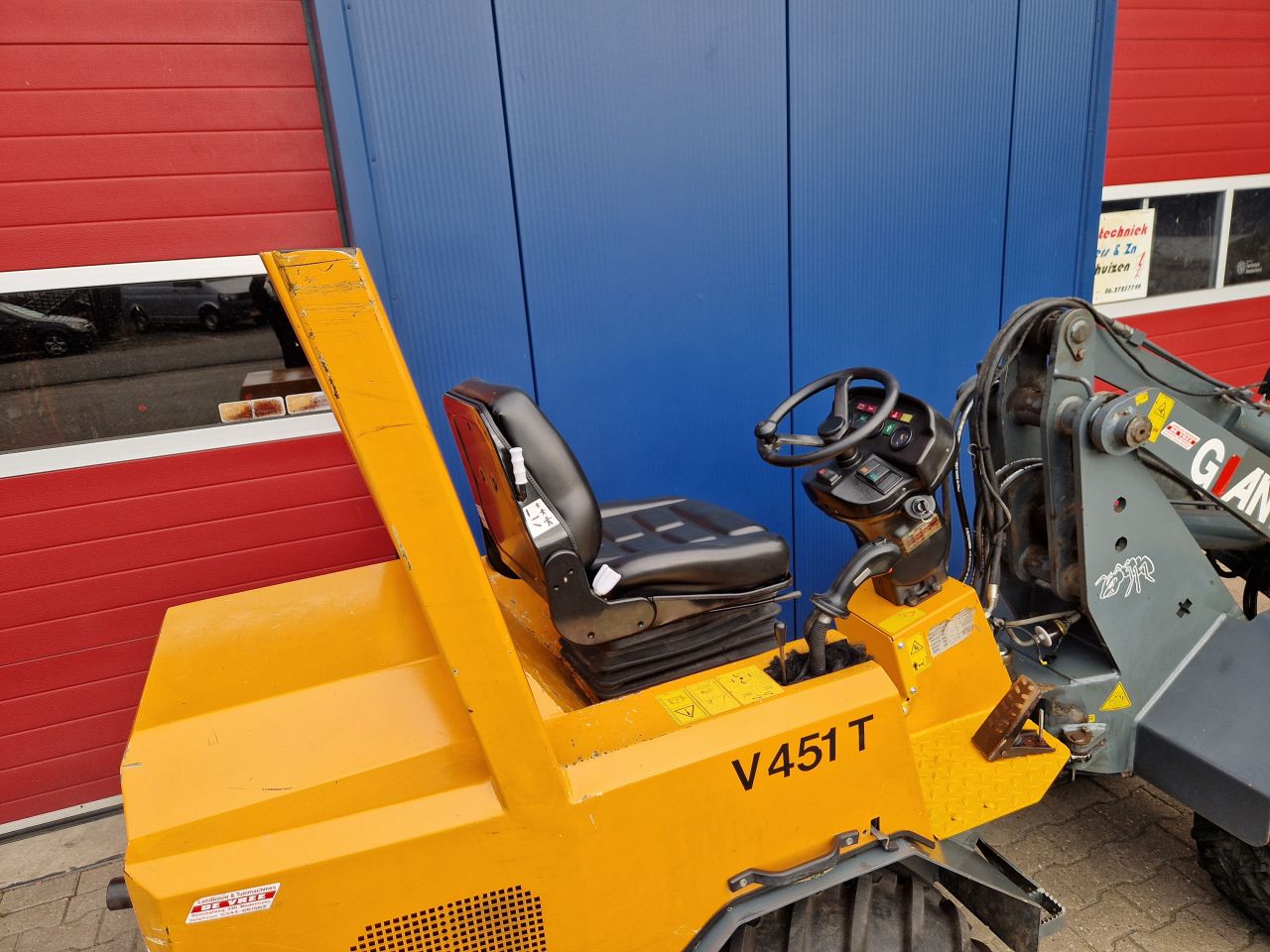 GIANT V451T SHOVEL 45PK BOUWJAAR 2009 MET KENTEKEN