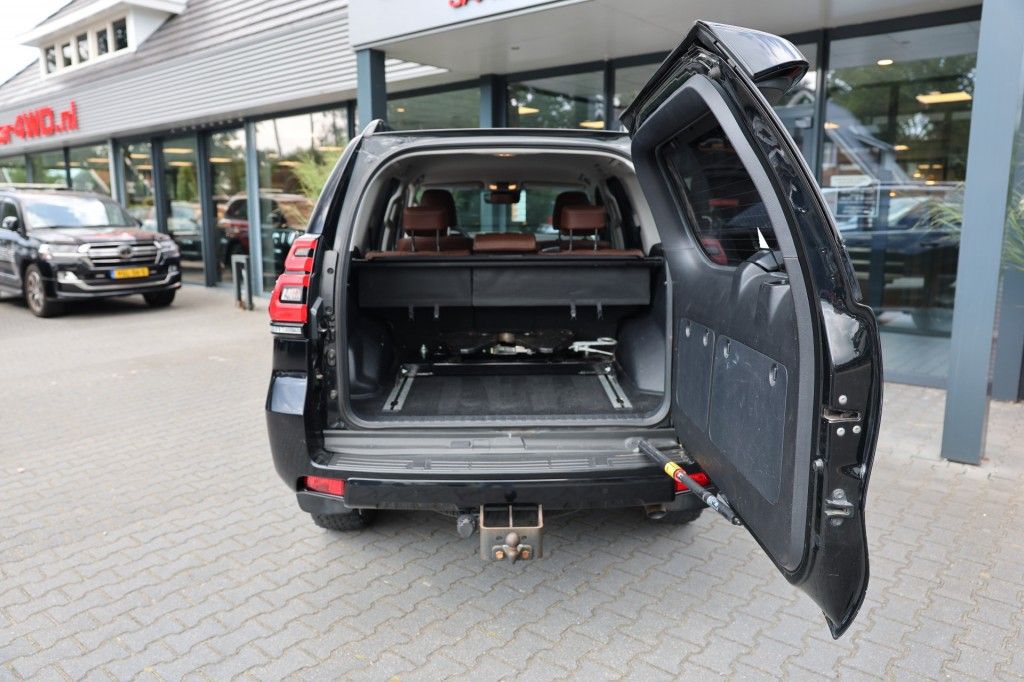 Toyota Landcruiser 150 2.8 D-4D 5DRS LOUNGE B/E TREKKER A/T 5 SITZ VAN