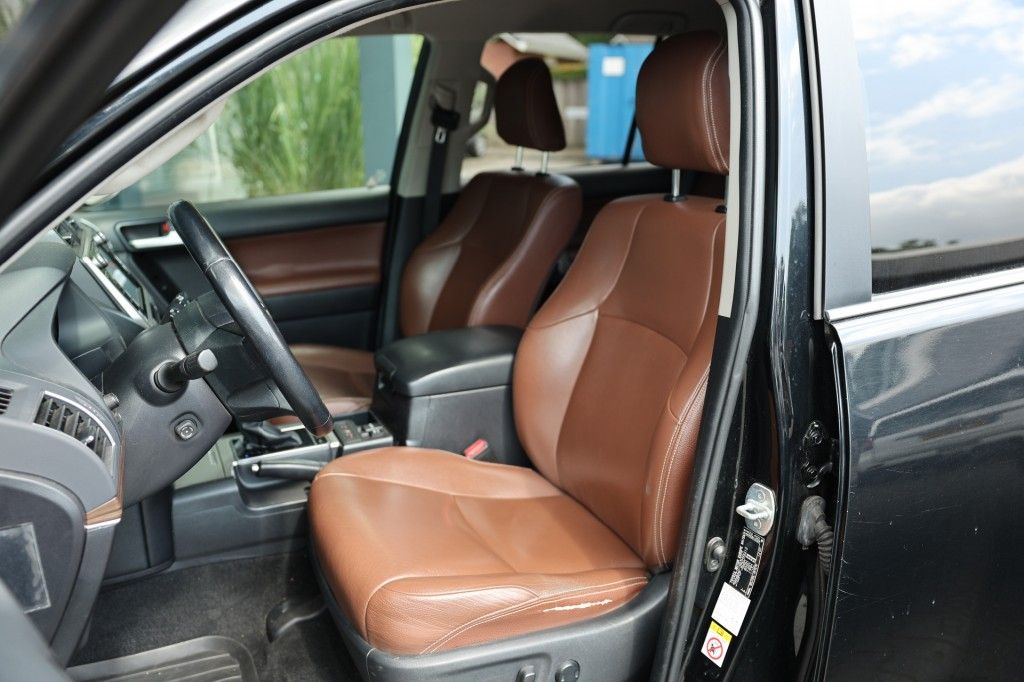 Toyota Landcruiser 150 2.8 D-4D 5DRS LOUNGE B/E TREKKER A/T 5 SITZ VAN