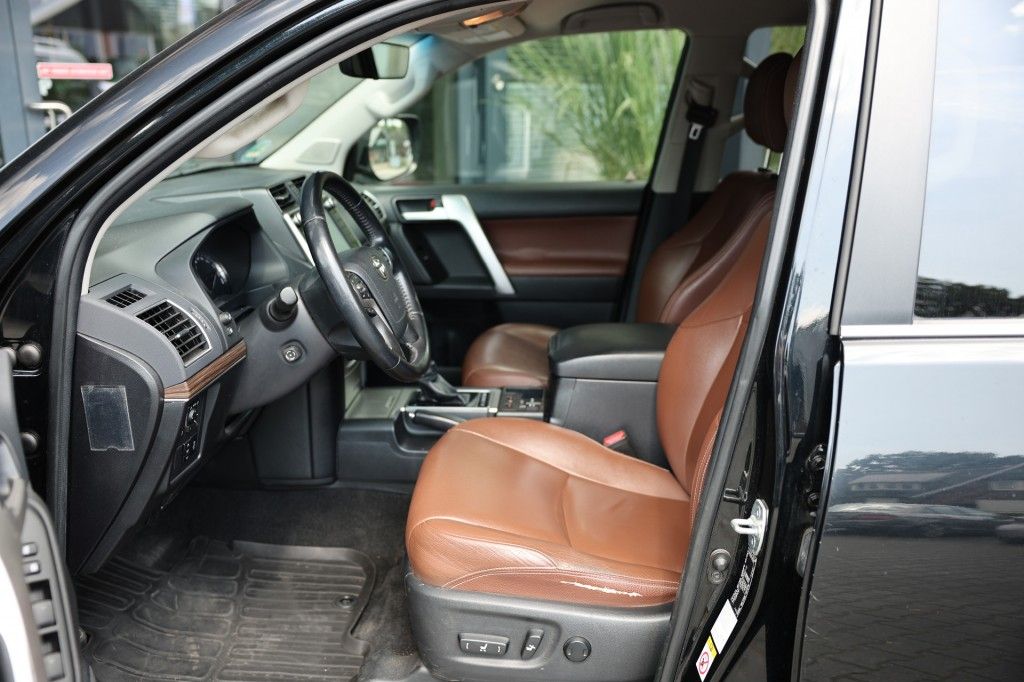 Toyota Landcruiser 150 2.8 D-4D 5DRS LOUNGE B/E TREKKER A/T 5 SITZ VAN