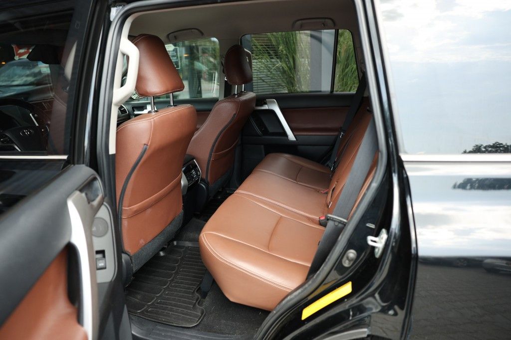 Toyota Landcruiser 150 2.8 D-4D 5DRS LOUNGE B/E TREKKER A/T 5 SITZ VAN