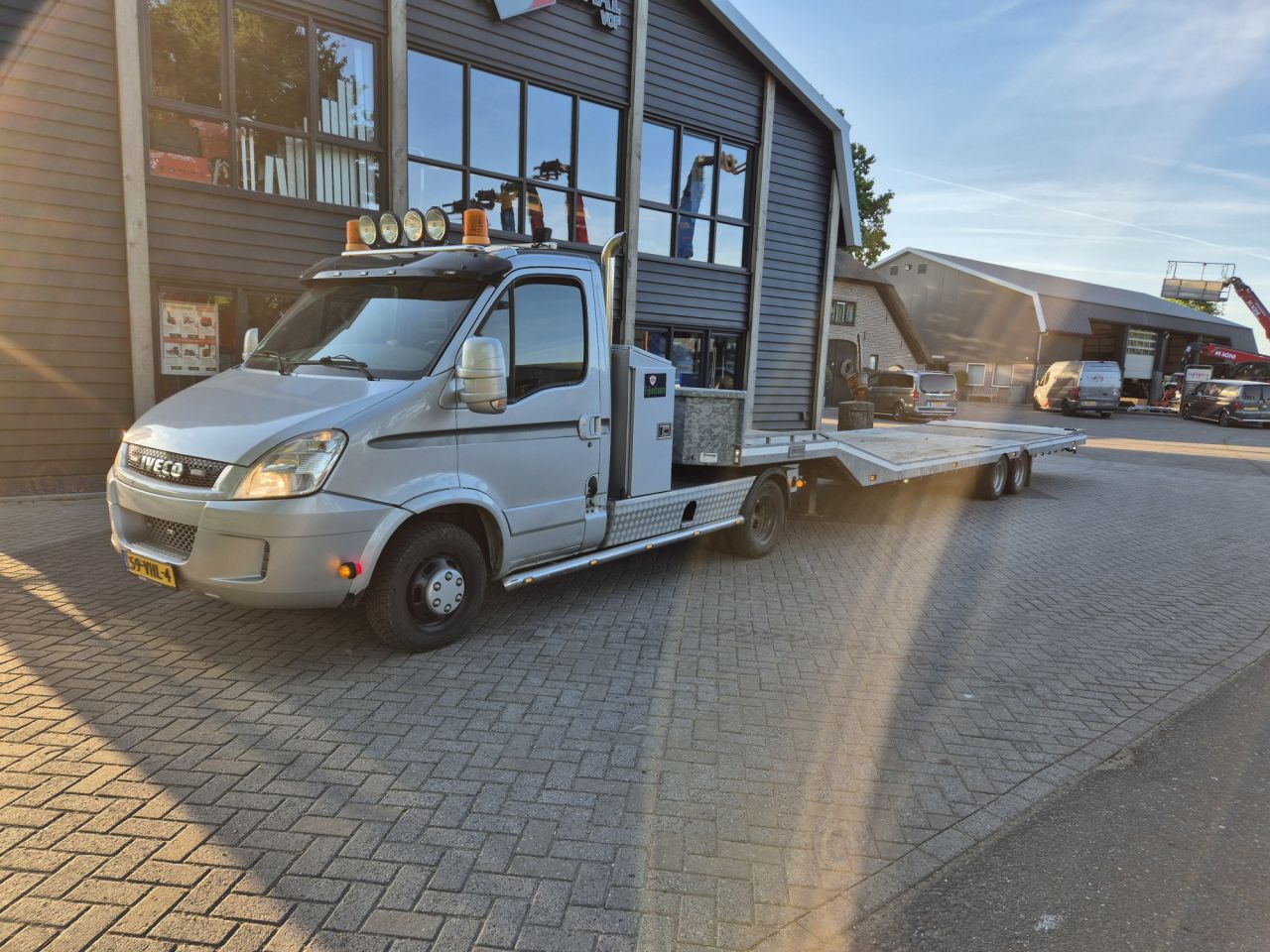BE COMBI IVECO DAILY MET VELDHUIZEN TRAILER