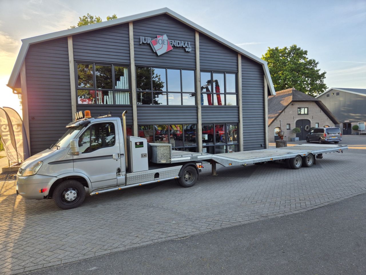 BE COMBI IVECO DAILY MET VELDHUIZEN TRAILER