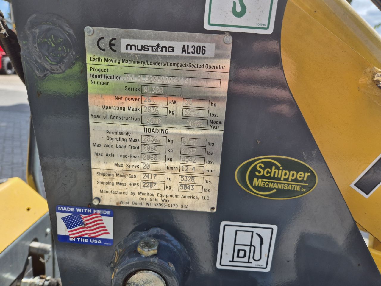 MUSTANG AL306 Minilader mit Gewicht von 2417 Kgs