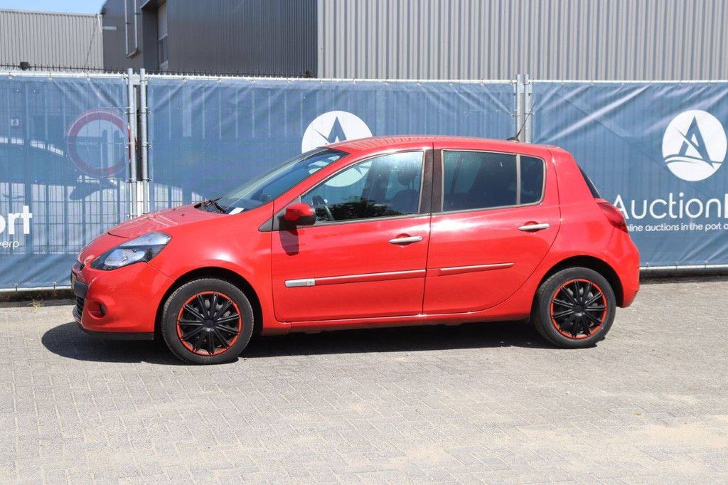 Renault CLIO Petrol 2011