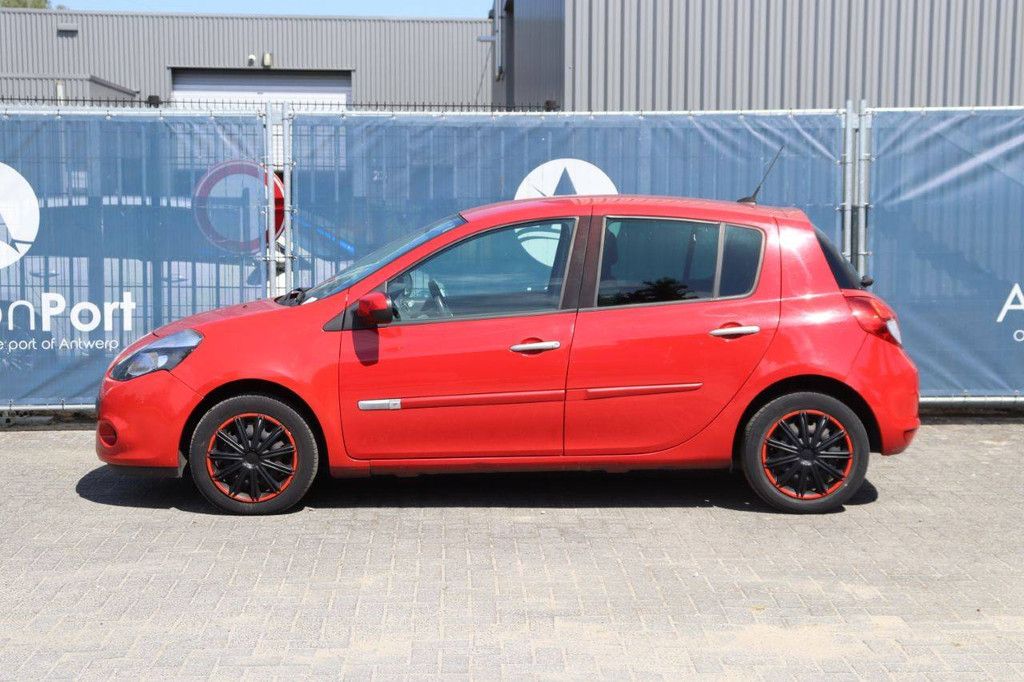 Renault CLIO Petrol 2011