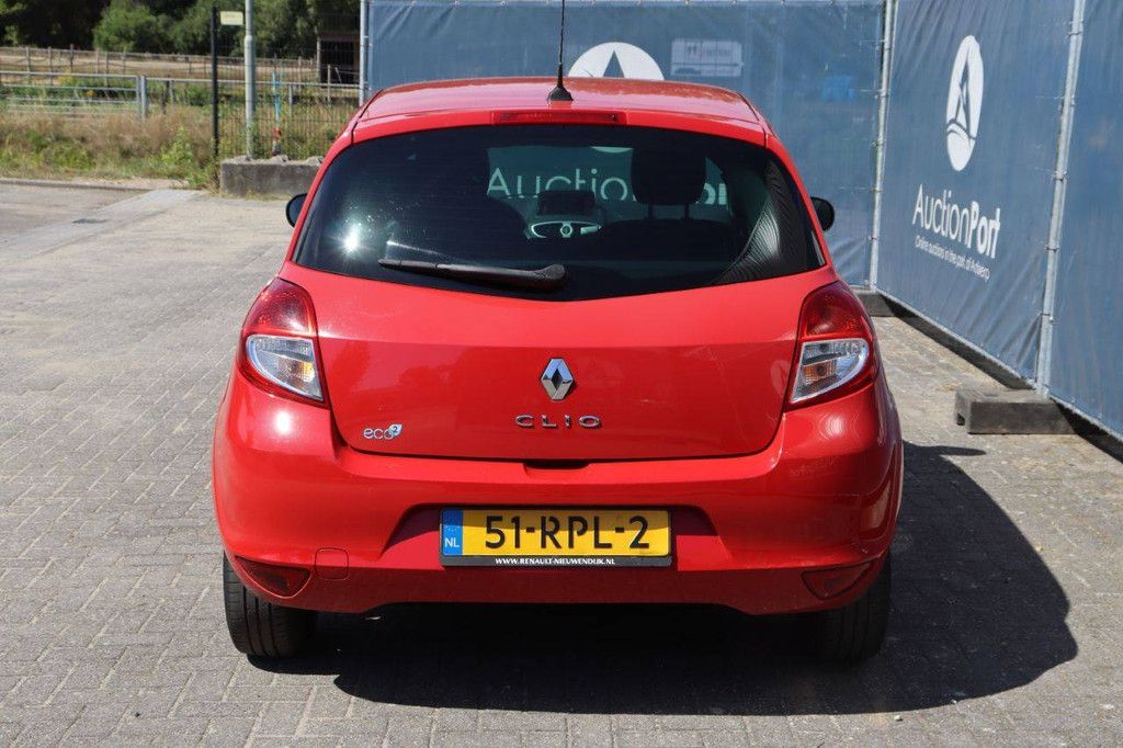 Renault CLIO Petrol 2011