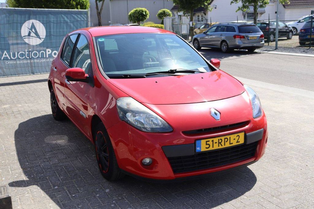 Renault CLIO Petrol 2011