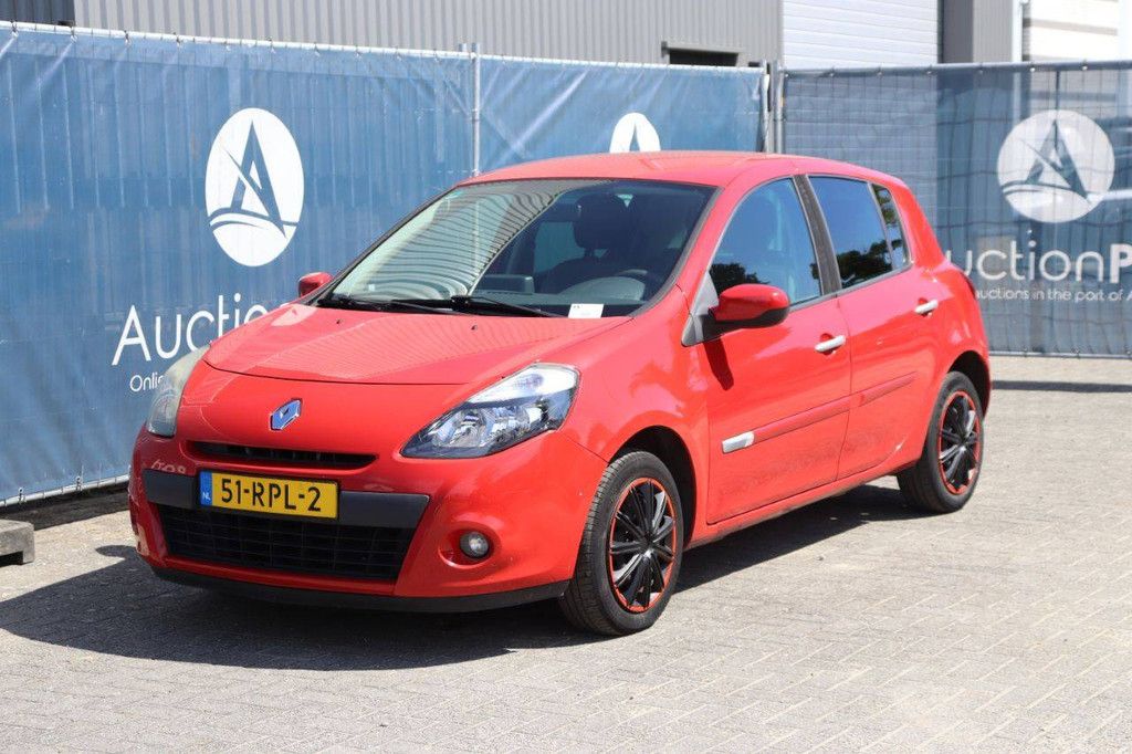 Renault CLIO Petrol 2011