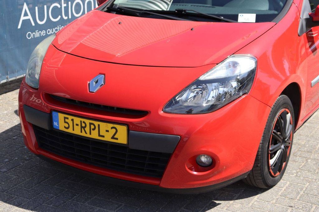 Renault CLIO Petrol 2011