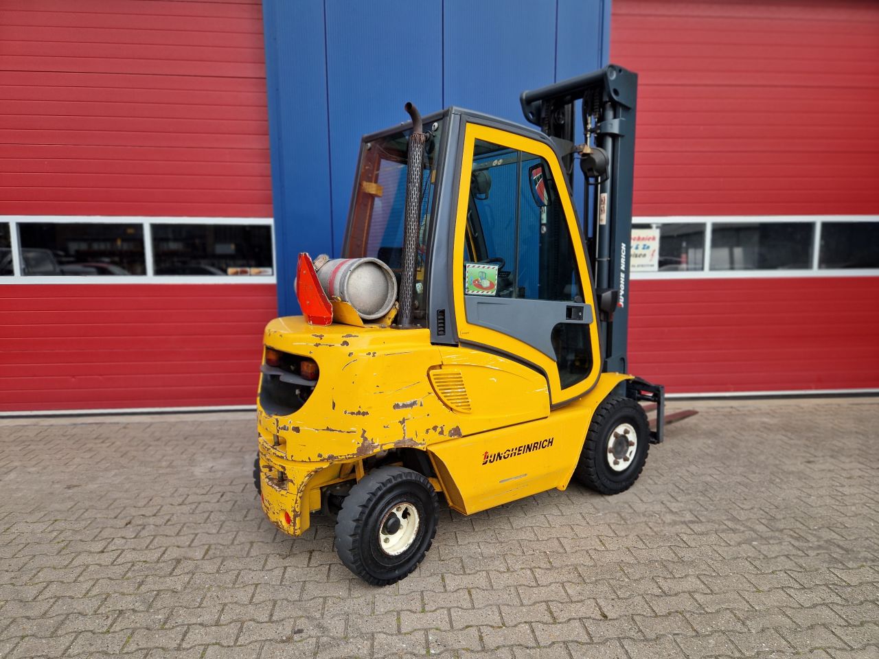 JUNGHEINRICH TFG25 LPG HEFTRUCK 2.5 TONS MET TRIPLOMAST