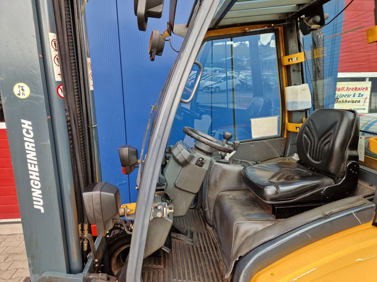 JUNGHEINRICH TFG25 LPG HEFTRUCK 2.5 TONS MET TRIPLOMAST