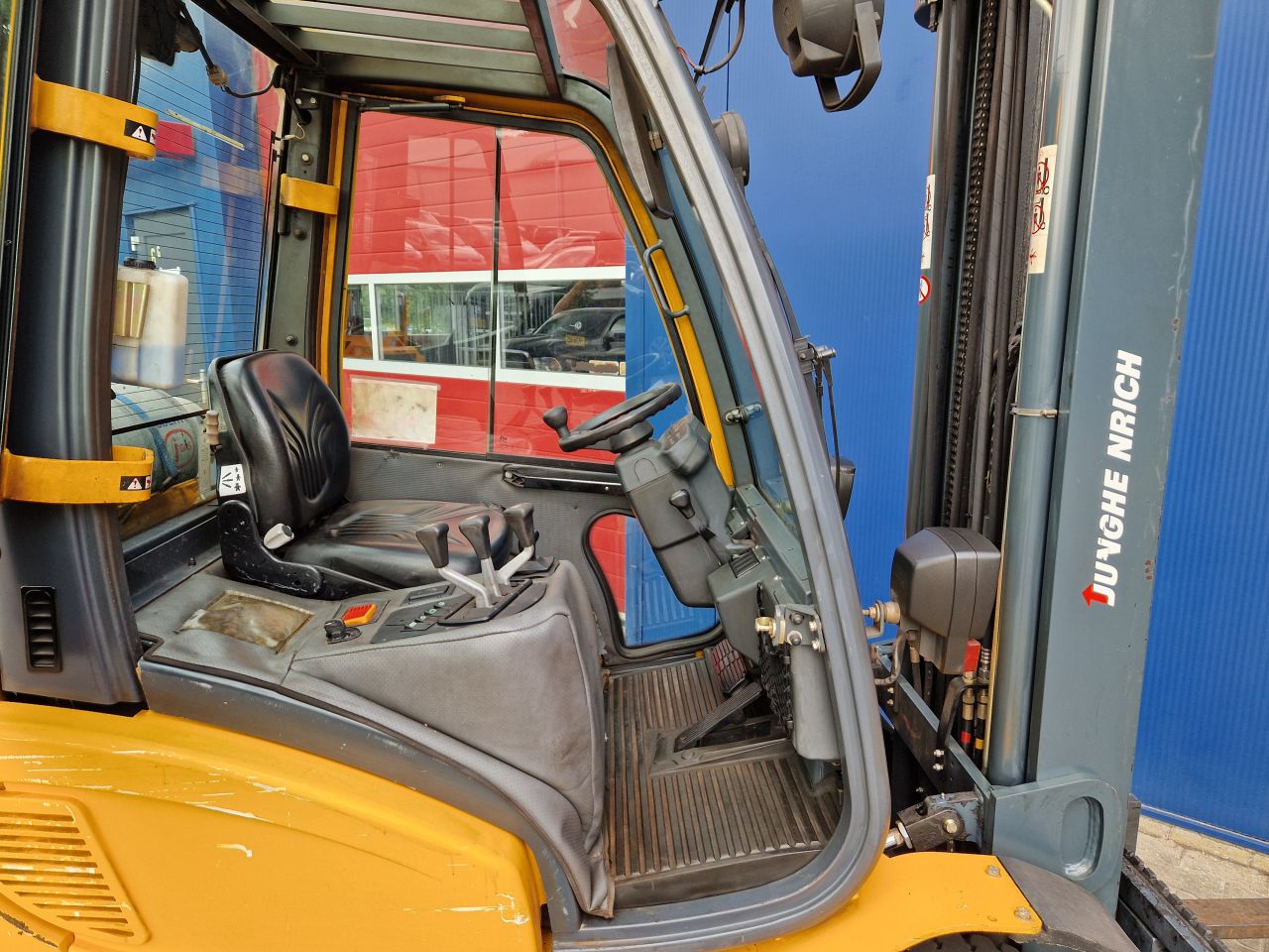JUNGHEINRICH TFG25 LPG HEFTRUCK 2.5 TONS MET TRIPLOMAST