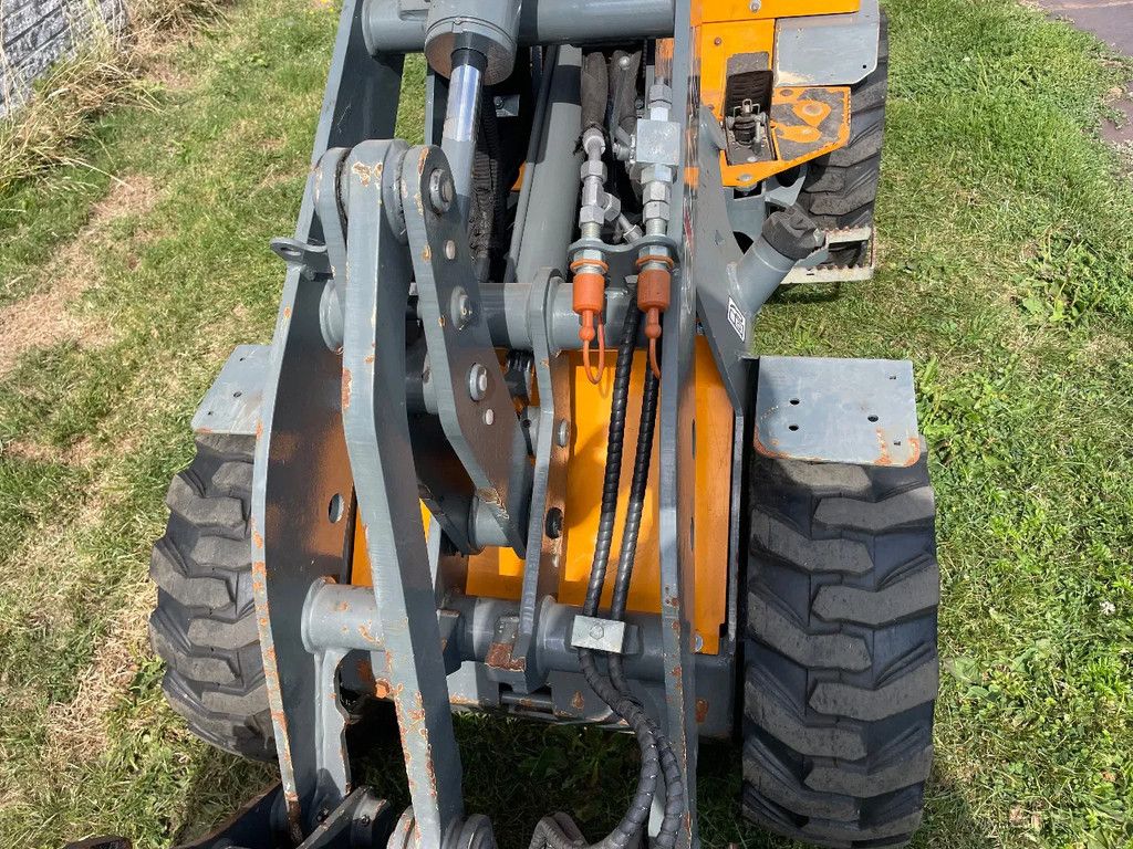 Giant D254SW shovel 2021 met slechts 423 uur