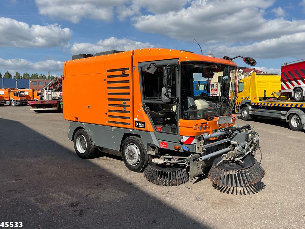 RAVO 5-Serie 560 with 3-rd brush