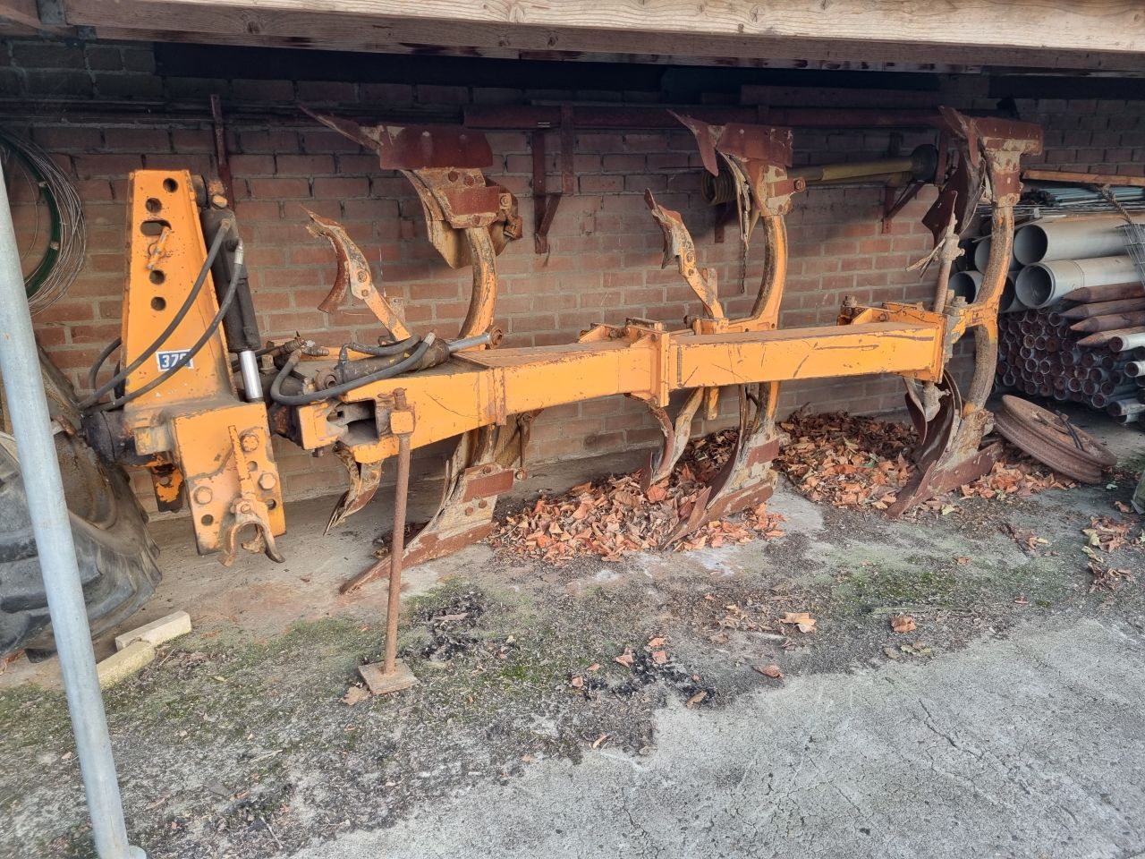 Huard 370 3 schaar wentelploeg ploeg