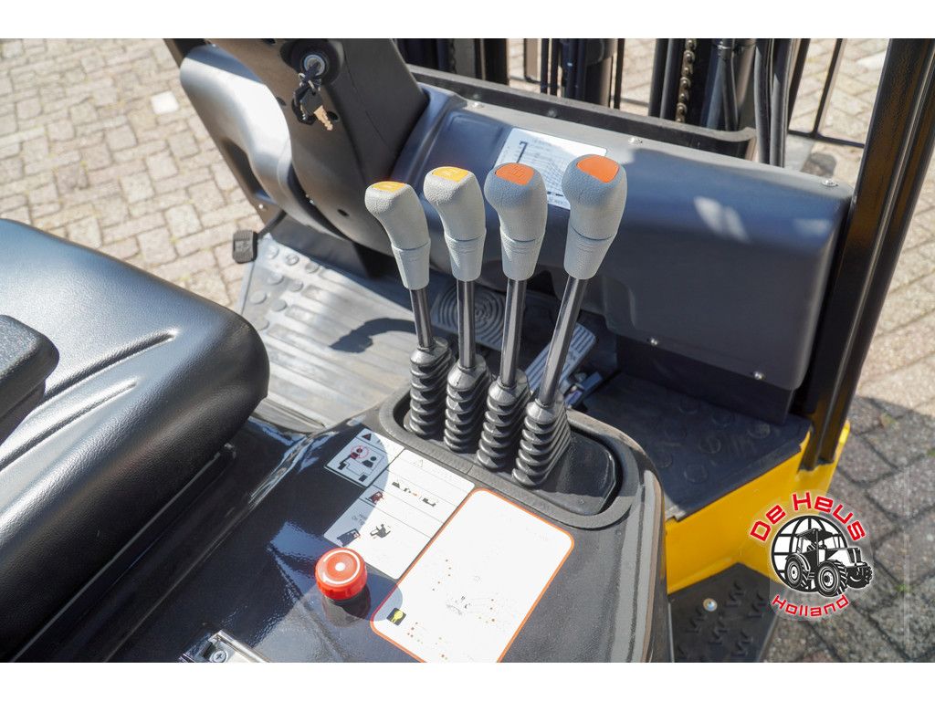 Eurotrac FE18 3 stage 4.5M mast