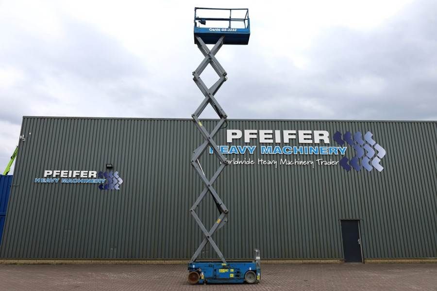 Genie GS3232 Hydraulic Outriggers, Electric, 11.75m Work