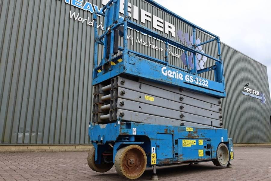 Genie GS3232 Hydraulic Outriggers, Electric, 11.75m Work