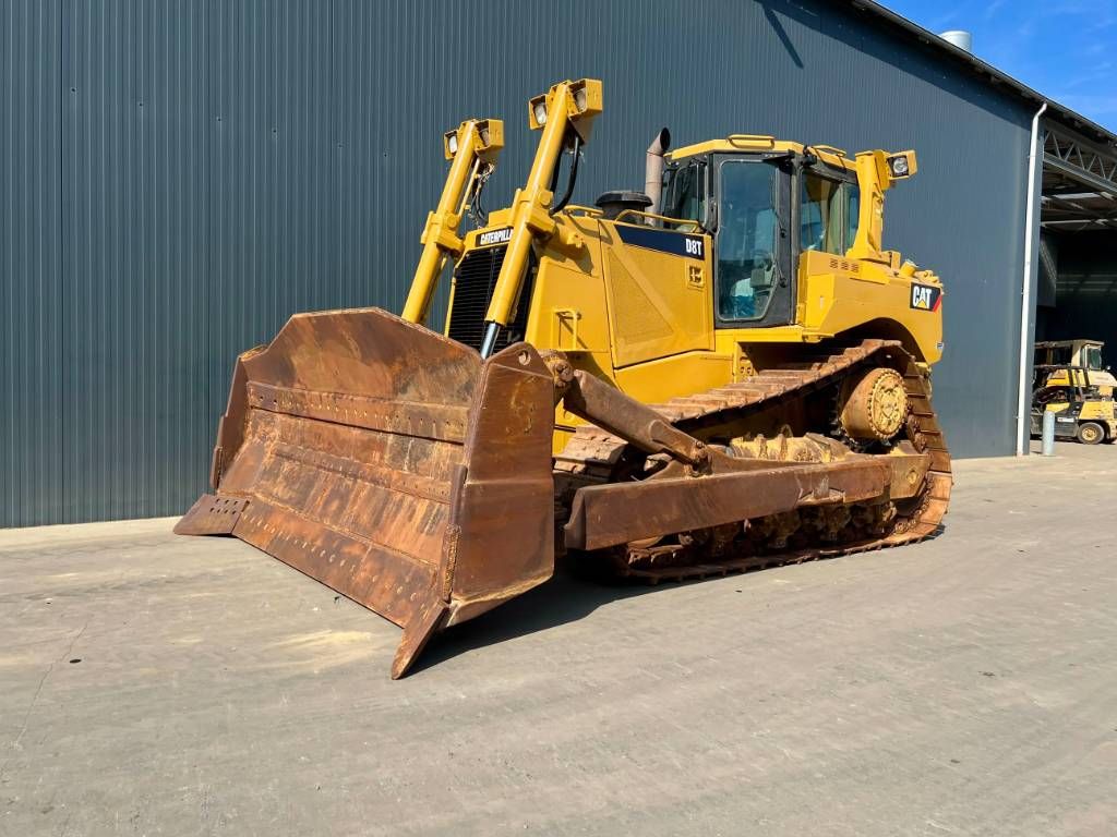 CAT D8T