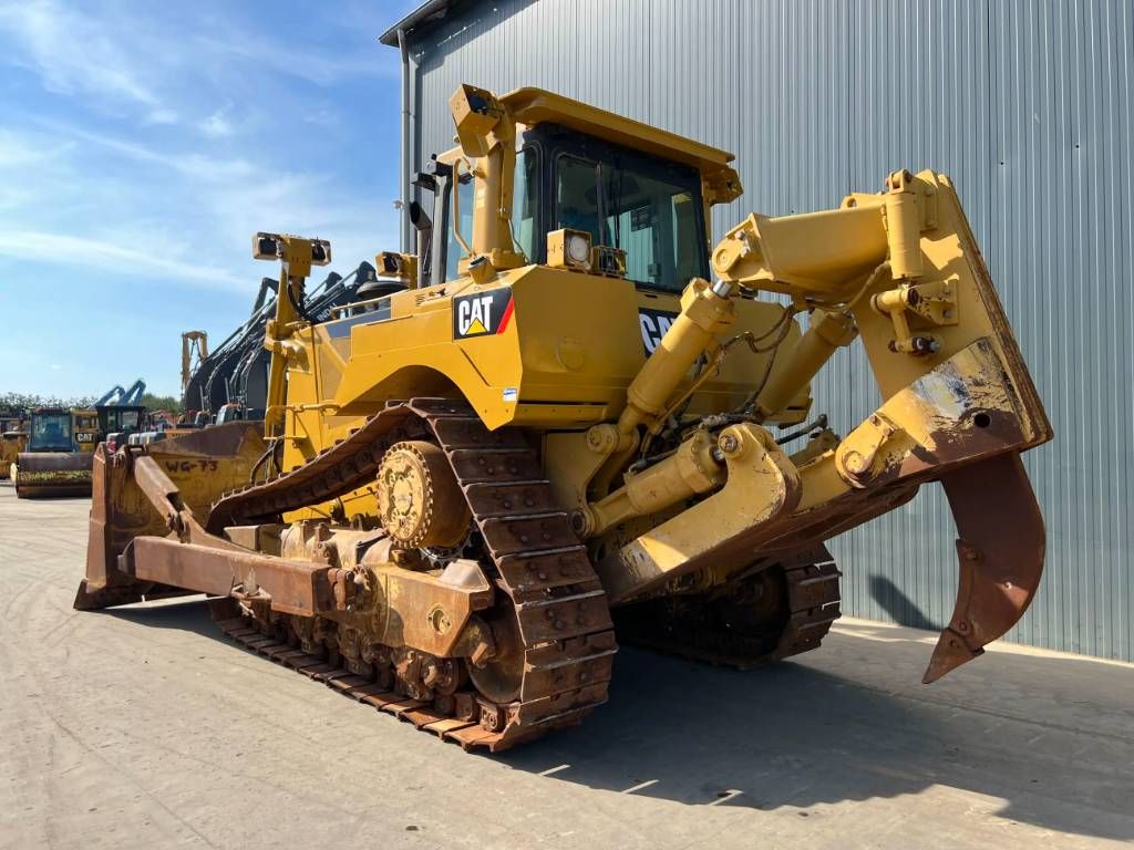 CAT D8T