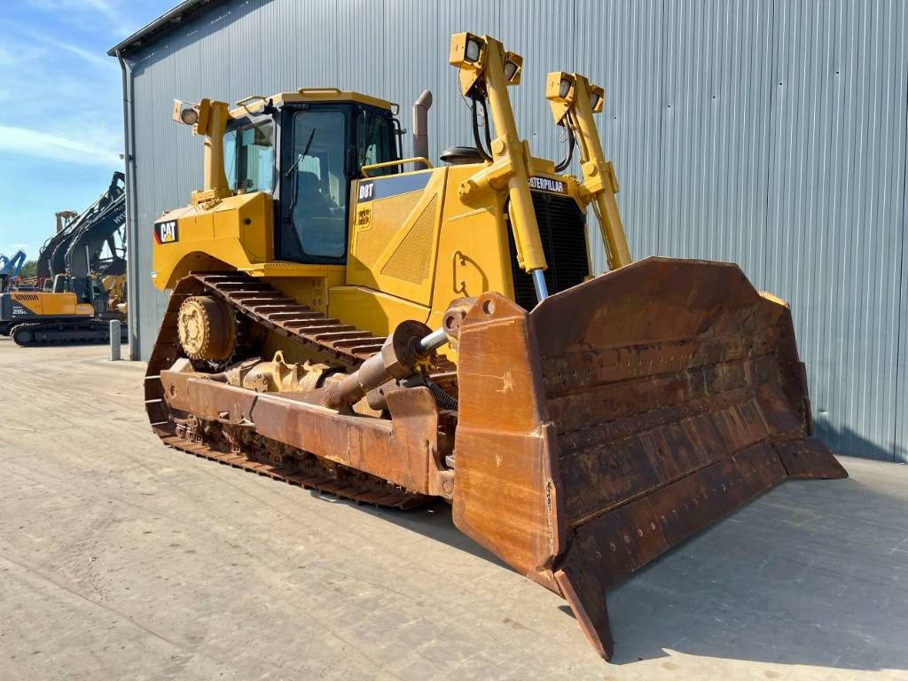 CAT D8T
