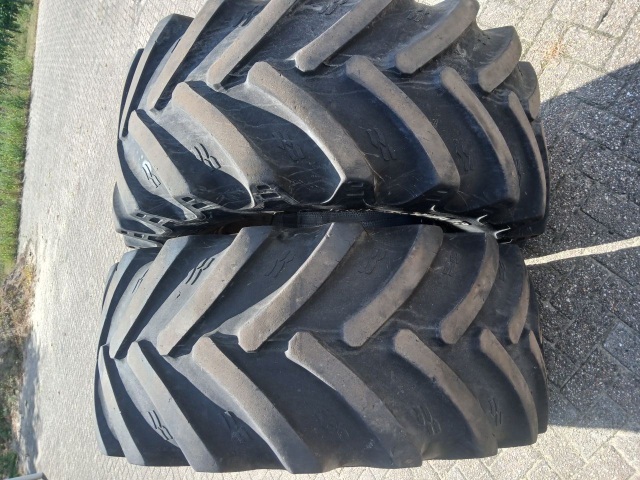 Banden 540/65r28