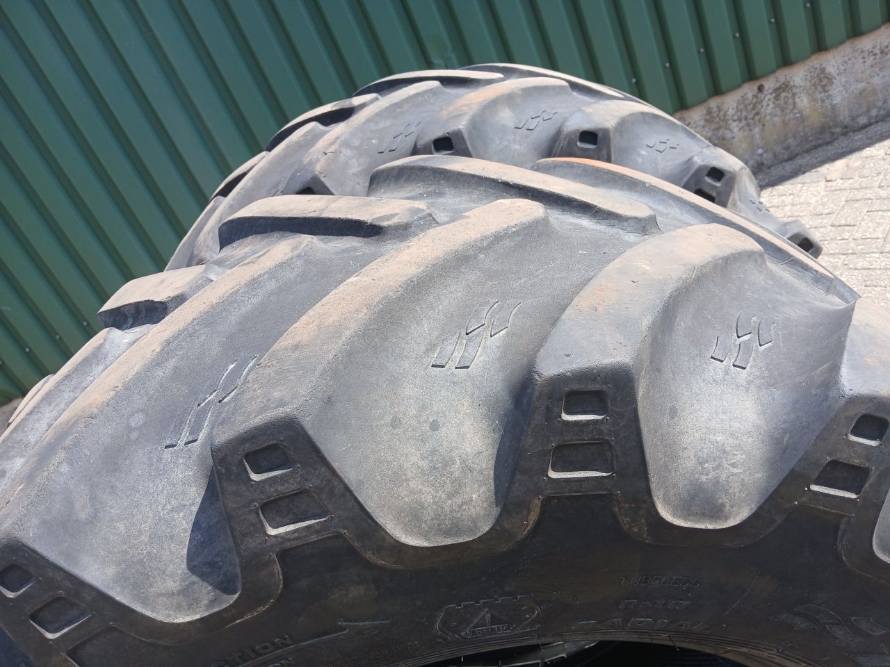 Banden 540/65r28